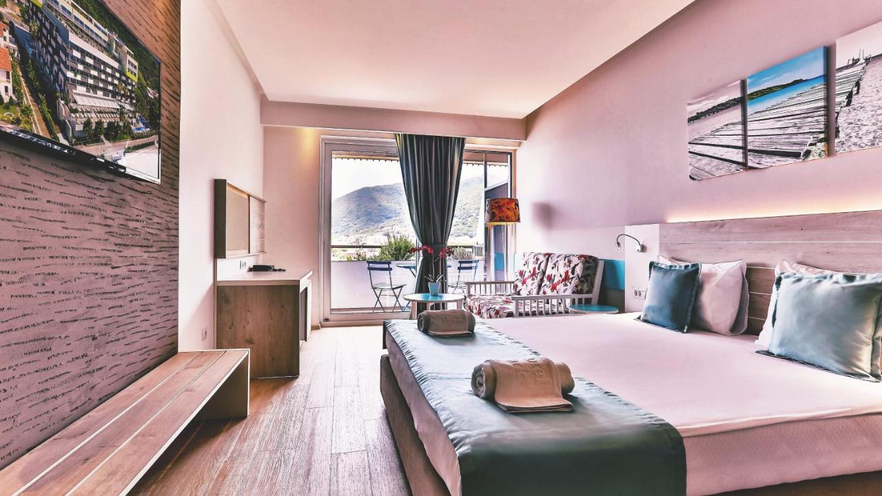 Carine Hotel Park Bijela Exteriör bild