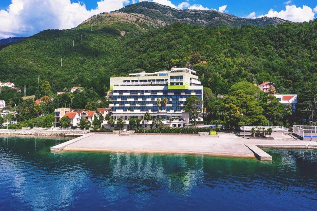 Carine Hotel Park Bijela Exteriör bild